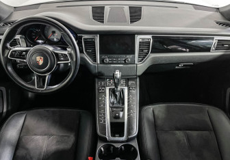 Подержанный автомобиль Porsche Macan 2016 года (12 фото)