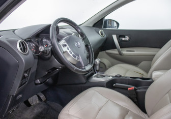 Подержанный автомобиль Nissan Qashqai 2012 года (10 фото)