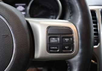 Подержанный автомобиль Jeep Grand Cherokee 2012 года (17 фото)