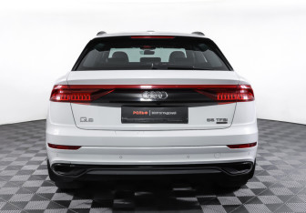 Подержанный автомобиль Audi Q8 2019 года (6 фото)