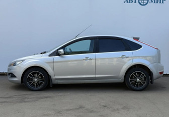 Подержанный автомобиль Ford Focus Hatchback 2010 года (8 фото)