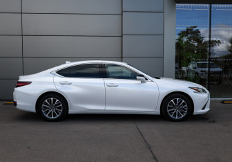 Подержанный автомобиль Lexus ES 2021 года (4 фото)