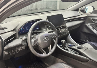 Подержанный автомобиль Toyota Avalon 2022 года (7 фото)