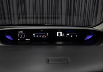 Подержанный автомобиль Honda Stepwgn 2016 года (16 фото)