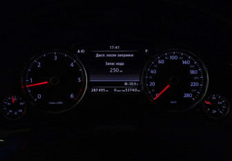 Подержанный автомобиль Volkswagen Touareg 2011 года (13 фото)