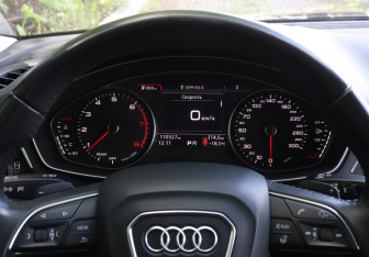 Подержанный автомобиль Audi A4 Sedan 2018 года (11 фото)