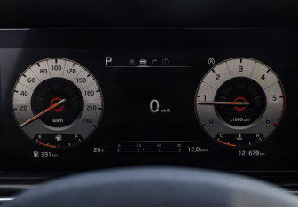 Подержанный автомобиль Kia Carnival 2020 года (12 фото)