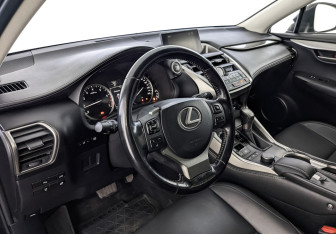 Подержанный автомобиль Lexus NX 2017 года (15 фото)