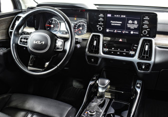Подержанный автомобиль Kia Sorento 2023 года (17 фото)