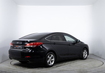 Подержанный автомобиль Hyundai i40 Sedan 2012 года (5 фото)