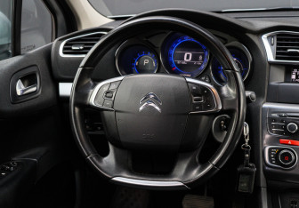 Подержанный автомобиль Citroen C4 Sedan 2014 года (11 фото)