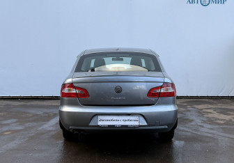 Подержанный автомобиль Skoda Superb Liftback 2011 года (6 фото)
