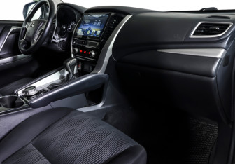 Подержанный автомобиль Mitsubishi Pajero Sport 2020 года (12 фото)
