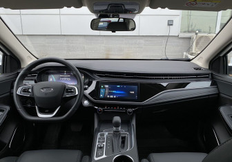 Подержанный автомобиль Omoda S5 2024 года (11 фото)