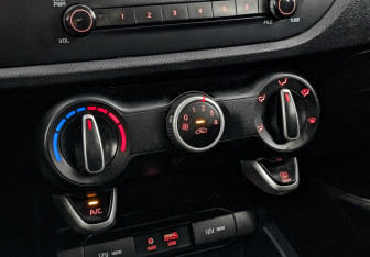 Подержанный автомобиль Kia Rio Hatchback 2019 года (20 фото)