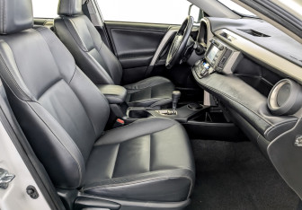 Подержанный автомобиль Toyota RAV4 2015 года (25 фото)
