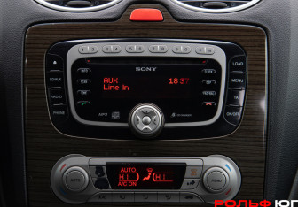 Подержанный автомобиль Ford Focus Hatchback 2008 года (13 фото)