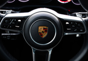Подержанный автомобиль Porsche Cayenne 2023 года (23 фото)