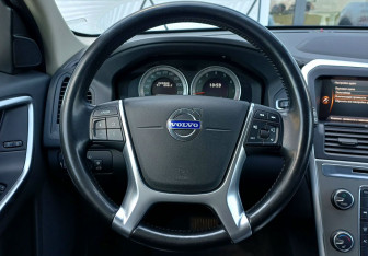 Подержанный автомобиль Volvo XC60 2011 года (13 фото)