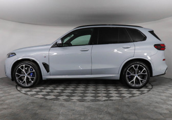 Новый BMW X5 2025 (5 фото)