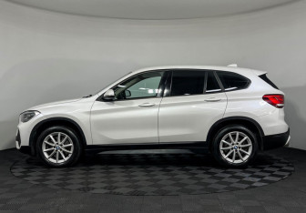 Подержанный автомобиль BMW X1 2019 года (5 фото)
