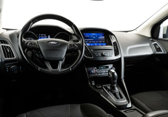 Подержанный автомобиль Ford Focus Hatchback 2017 года (9 фото)