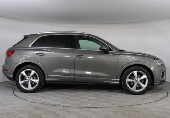 Подержанный автомобиль Audi Q3 2021 года (4 фото)