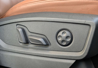 Подержанный автомобиль Audi Q5 2021 года (25 фото)