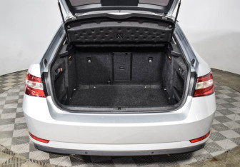 Подержанный автомобиль Skoda Superb Liftback 2016 года (22 фото)