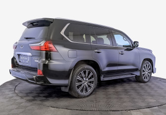 Подержанный автомобиль Lexus LX 2018 года (5 фото)