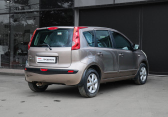 Подержанный автомобиль Nissan Note 2007 года (4 фото)