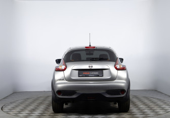 Подержанный автомобиль Nissan Juke 2015 года (6 фото)