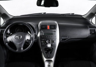 Подержанный автомобиль Toyota Auris Hatchback 2007 года (17 фото)