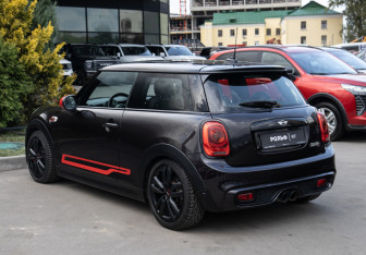 Подержанный автомобиль MINI Hatch 2015 года (5 фото)