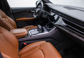 Подержанный автомобиль Audi Q8 2018 года (9 фото)