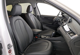 Подержанный автомобиль BMW X1 2017 года (23 фото)