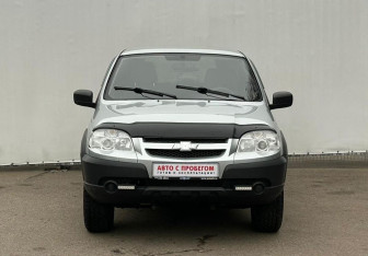 Подержанный автомобиль Chevrolet Niva 2014 года (2 фото)