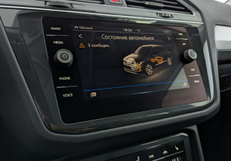 Подержанный автомобиль Volkswagen Tiguan 2021 года (25 фото)