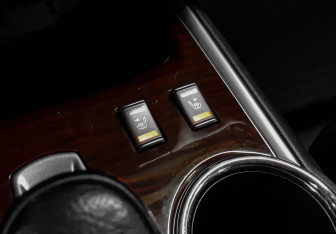 Подержанный автомобиль Nissan Pathfinder 2014 года (21 фото)