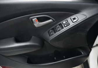 Подержанный автомобиль Hyundai ix35 2011 года (15 фото)