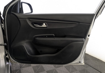 Подержанный автомобиль Kia Rio Hatchback 2021 года (24 фото)