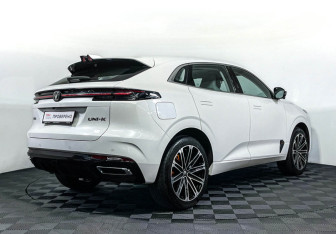 Подержанный автомобиль Changan UNI-K 2023 года (5 фото)