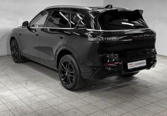 Подержанный автомобиль Voyah Free 2024 года (7 фото)