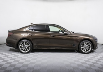Подержанный автомобиль Genesis G70 2021 года (4 фото)