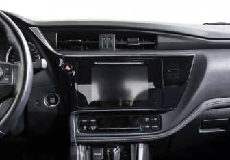 Подержанный автомобиль Toyota Corolla Sedan 2017 года (12 фото)