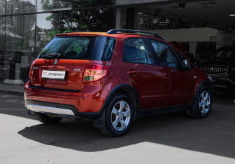 Подержанный автомобиль Suzuki SX4 Hatchback 2010 года (4 фото)