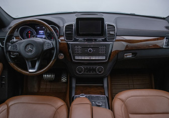 Подержанный автомобиль Mercedes-Benz GLE 2015 года (13 фото)