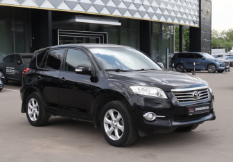 Подержанный автомобиль Toyota RAV4 2010 года (3 фото)