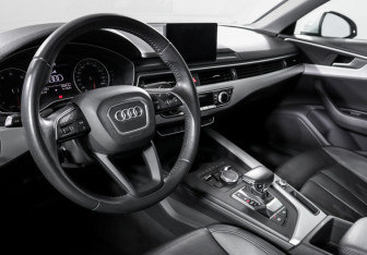 Подержанный автомобиль Audi A4 Sedan 2018 года (14 фото)