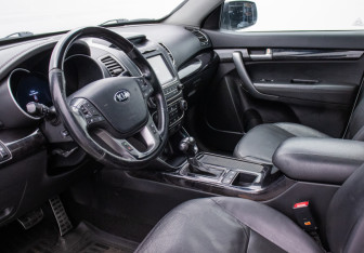 Подержанный автомобиль Kia Sorento 2014 года (9 фото)